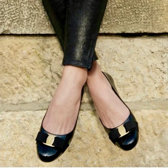 Salvatore Ferragamo Vara Bow Nero
Black 9.5 - Picture 3 of 15